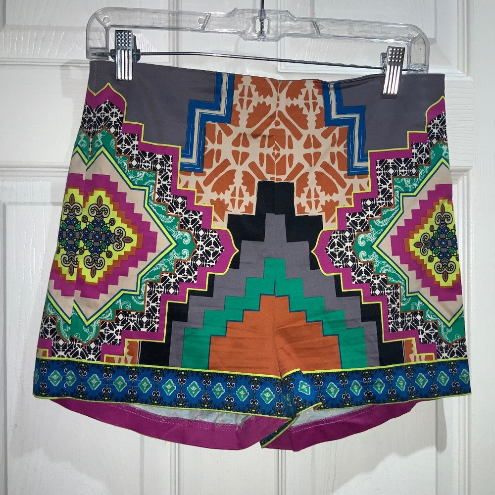 Flying Tomato tribal print back zip Shorts Sz L cotton blend High Rise
